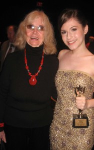 Морин Дрэгон и актриса Эрин Сандерс Морин Дрэгон и актриса Эрин Сандерс