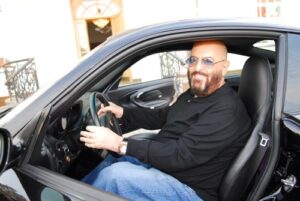 Михаил Шуфутинский Михаил Шуфутинский, автомобиль, за рулем