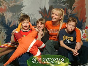 Валерия с детьми Певица Валерия с детьми