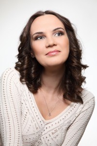 Джазовая вокалистка, выпускница Нижегородской консерватории Яна Тюлькова. Джазовая вокалистка, выпускница Нижегородской консерватории Яна Тюлькова.