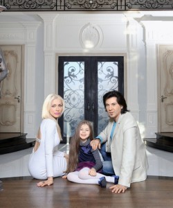 Авраам Руссо с супругой и дочкой. Авраам Руссо с супругой и дочкой, Православие, дом, семья