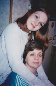 Марина Девятова с мамой. (На этом фото Марине 17 лет). Марина Девятова с мамой. (На этом фото Марине 17 лет).