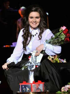 Дина Гарипова. Подарок поклонников торт с символом Голоса Дина Гарипова. Подарок поклонников торт с символом Голоса