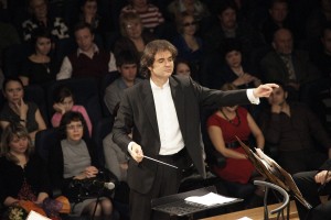 Цезар Альварес, главный дирижёр Цезар Альварес, главный дирижёр