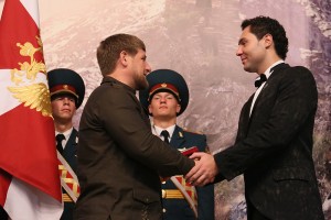 Р.Кадыров - Е.Кунгуров. Вручение звания заслуженного артиста Чеченской республики. Р Кадыров - Е.Кунгуров вручение звания заслуженного артиста Чеченской республики.