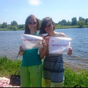 Яна Лысенко с подругой: говори по-осетински. Яна Лысенко с подругой, говори по-осетински.