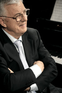 Раймонд Паулс Раймонд Паулс