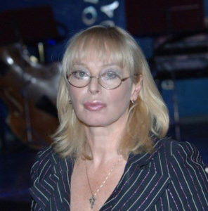 Любовь Воропаева Поэтесса, автор текстов песен, сценарист, продюсер, лауреат телевизионного фестиваля «Песня года» Любовь Воропаева, изучение иностранных языков, английский, испанский