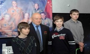 В. Джанибеков с внуком В. Джанибеков с внуком