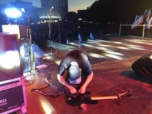 Концерт в Симферополе - сломанная гитара Концерт в Симферополе - сломанная гитара