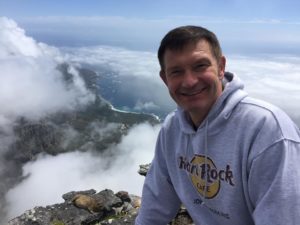 Иван Усачев (Москва) Иван Усачев (Москва), елепродюсер и телеведущий, автор рецензий. Ведущий программы "Тайны нашего кино" (ТВЦ).