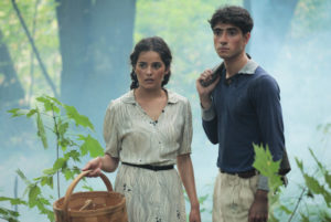 Кадр из фильма «Молодая гвардия», режиссер Леонид Пляскин Кадр из фильма «Молодая гвардия», режиссер Леонид Пляскин