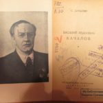Книга, вышедшая во время войны, в 1944 году, посвящена еще одному гениальному артисту, но уже Художественного театра – Василию Ивановичу Качалову Книга, вышедшая во время войны, в 1944 году, посвящена еще одному гениальному артисту, но уже Художественного театра – Василию Ивановичу Качалову