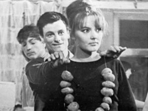 Андрей Тарковский и Марианна Вертинская, фильм "Мне двадцать лет", рецензия