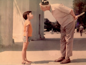 Кадр из фильма "Человек идёт за солнцем" Кадр из фильма "Человек идёт за солнцем"