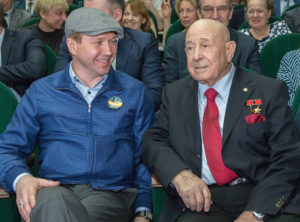 Евгений Миронов и Алексей Леонов Евгений Миронов и Алексей Леонов, Время первых