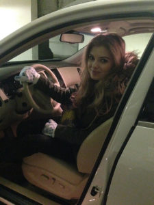 Телеведущая Ольга Паршина Телеведущая Ольга Паршина, автомобиль, за рулём, водит машину