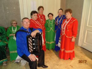 Дирижер-хоровик и баянист Баринов Василий Иванович, вокальный ансамбль «Сударушки». Дирижер-хоровик и баянист Баринов Василий Иванович, вокальный ансамбль «Сударушки», интервью