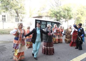 Народный фольклорный ансамбль казачьей песни «Благовест». Народный фольклорный ансамбль казачьей песни «Благовест».