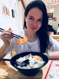 Певица Елена Князева в Китае Певица Елена Князева отравилась в Китае