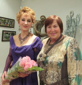 На концерте старинного русского романса с певицей Ириной Комленко. На концерте старинного русского романса с певицей Ириной Комленко.