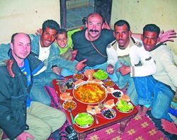 Журналист и путешественник Андрей Приписнов с друзьями из Марокко Журналист и путешественник Андрей Приписнов с друзьями из Марокко