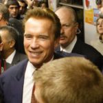 Арнольд Шварценеггер в автобусе Арнольд Шварценеггер в автобусе