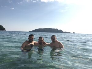 Черногория. Вадим Грачев с друзьями, пляж, море