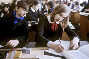 Школьники на уроке Школьники на уроке