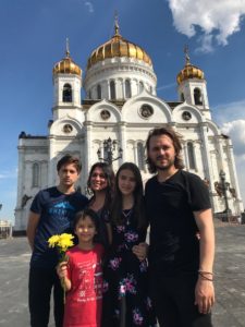 Семья Джексонов у храма Христа Спасителя. Семья Джексонов у храма Христа Спасителя.