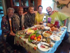 Путешественник Андрей Приписнов с замечательными сельчанами из Башкирии. Путешественник Андрей Приписнов с замечательными сельчанами из Башкирии.