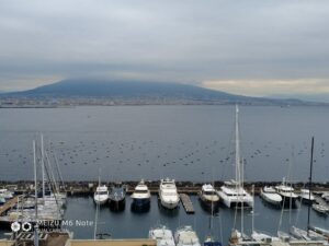  Везувий и Помпеи, неразделимые, как наши правительство и народ.