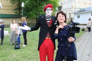 "Арт-май" - "Арт-театр" "Арт-май" - "Арт-театр"