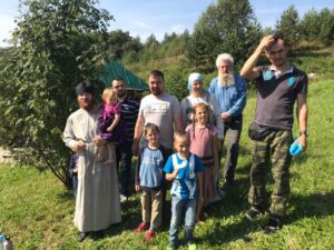 Вадим Грачев с жителями деревни. Вадим Грачев с жителями деревни.