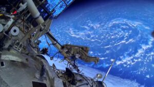 Космонавт Александр Мисуркин, работа в открытом космосе. Космонавт Александр Мисуркин, работа в открытом космосе