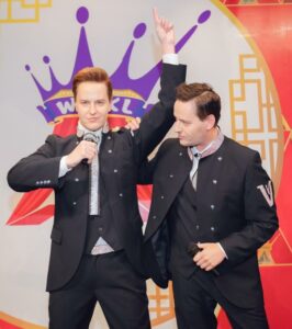 Певец Витас и его восковая фигура Певец Витас и его восковая фигура