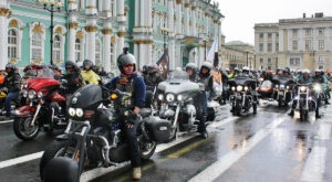 Байкам в Питере не тесно. Байкам в Питере не тесно.