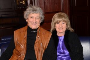 «Жена поэта» — сочинение Юрия Энтина на тему “Золотой свадьбы” Трубадура с Принцессой