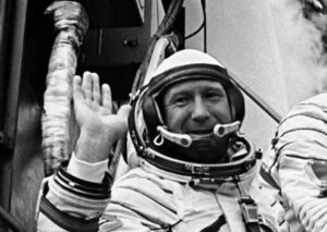 Космонавт Алексей Леонов Космонавт Алексей Леонов