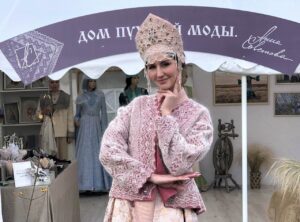 Работы с пуховым платком дизайнера Анны Советовой. Работы с пуховым платком дизайнера Анны Советовой.