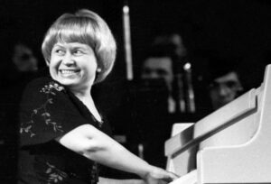 Александра Пахмутова Александра Пахмутова