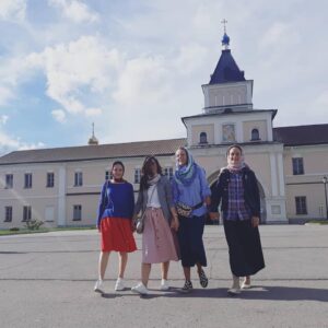 Что тянет в Оптину молодых людей?