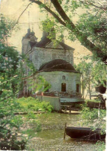 Состояние храма на момент его передачи церкви. Видно, что в нём располагалась спасательная станция. Состояние храма на момент его передачи церкви. Видно, что в нём располагалась спасательная станция.