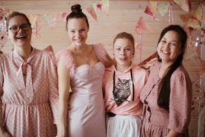 Имена героинь на фото: Саша, Юля, Катя, Зоя. Имена героинь на фото: Саша, Юля, Катя, Зоя.