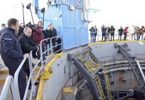 В. В. Путин на космодроме «Восточный» В. В. Путин на космодроме «Восточный»