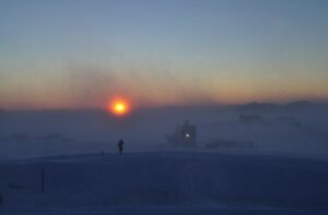 Кажется, что уже один раз так было, в детстве, когда ты болел: у тебя зуб на зуб не попадал, но ты понимал, что у тебя жар… Антарктида
