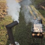 Жизнь наша на самоизоляции, конечно, очень тяжела. Мясо жарим прямо на огне, воду черпаем из родника и кипятим её вот таким средневековым диким способом! Шашлык, деревня