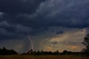 Гроза в деревне Гроза в деревне