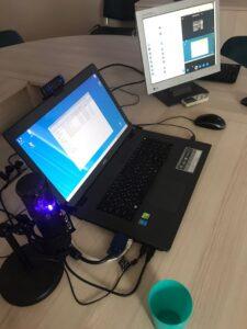 Лекции онлайн, микрофон Лекции онлайн, ноутбук, микрофон