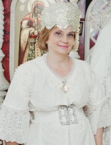 Валентина Аверьянова в современном костюме в русском стиле. алентина Аверьянова, русский костюм